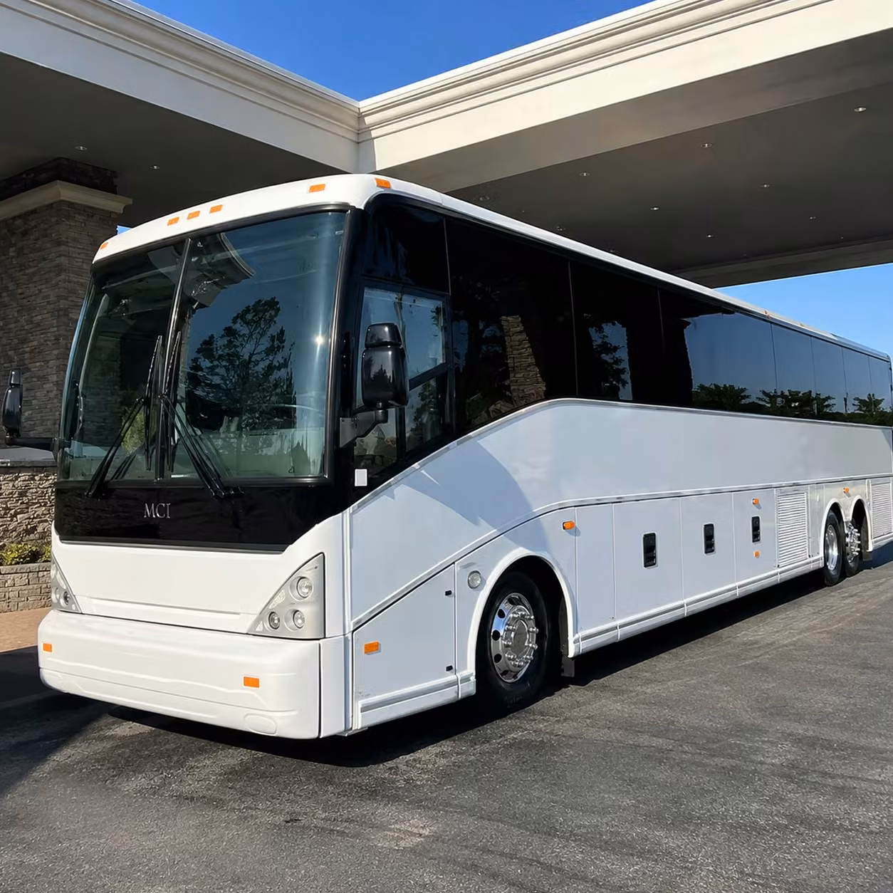 fort myers charter bus rental exterior